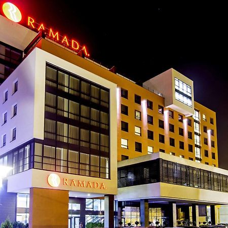 Hotel Ramada By Wyndham Oradea Exterior foto