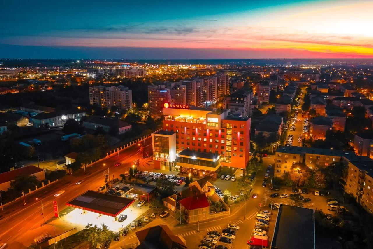 Hotel Ramada By Wyndham Oradea Exterior foto