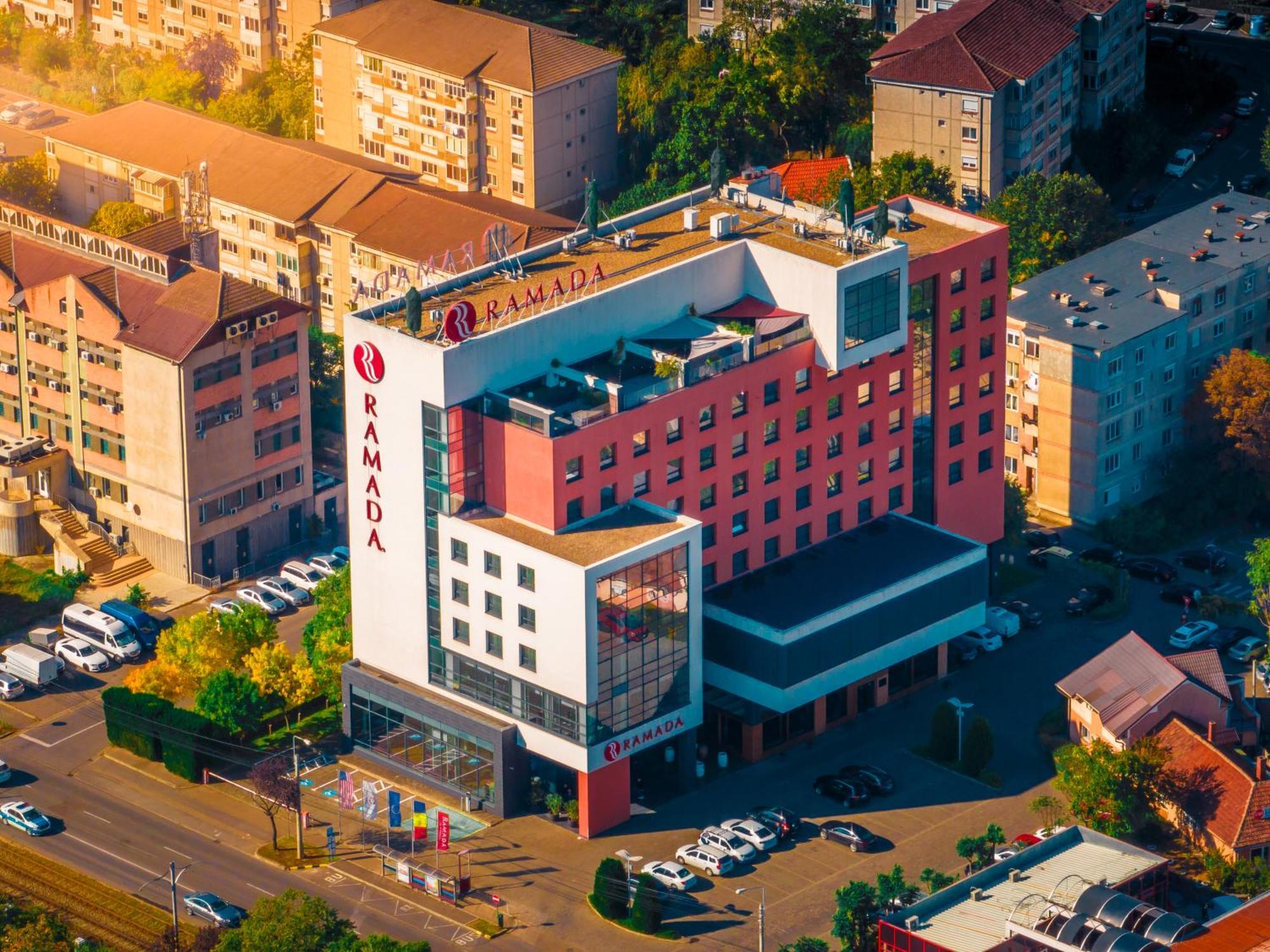 Hotel Ramada By Wyndham Oradea Exterior foto