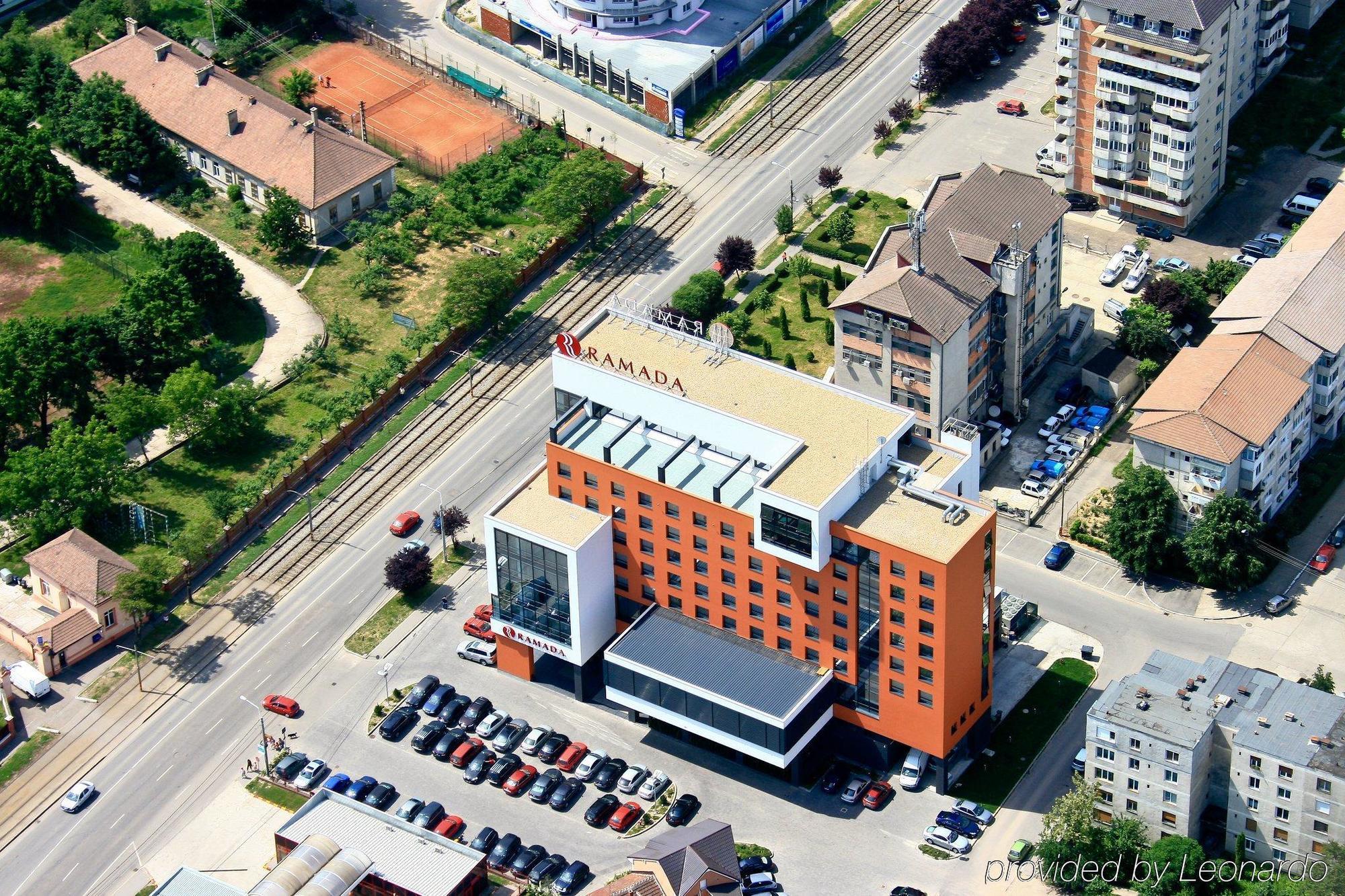 Hotel Ramada By Wyndham Oradea Exterior foto