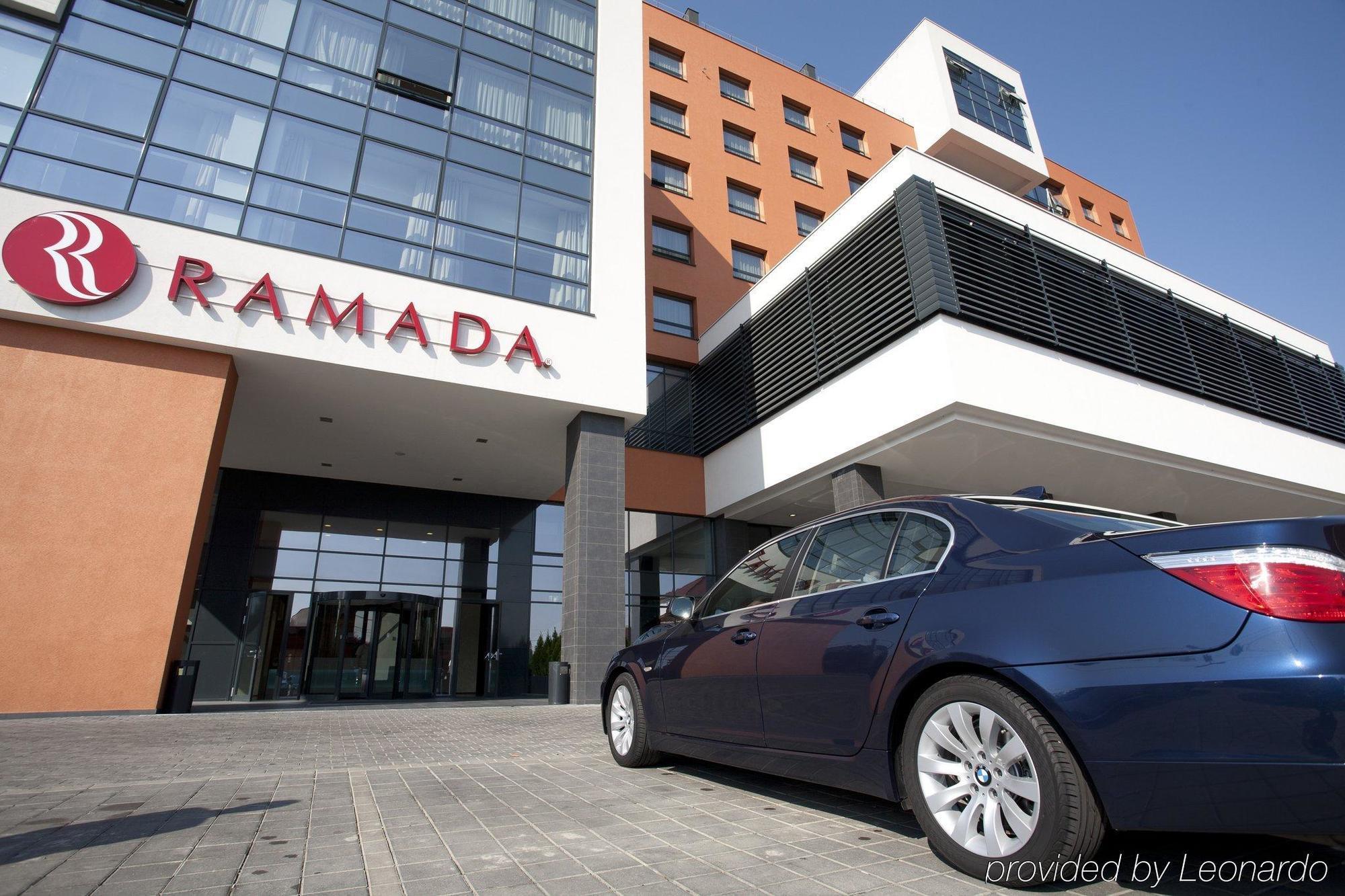 Hotel Ramada By Wyndham Oradea Ausstattung foto