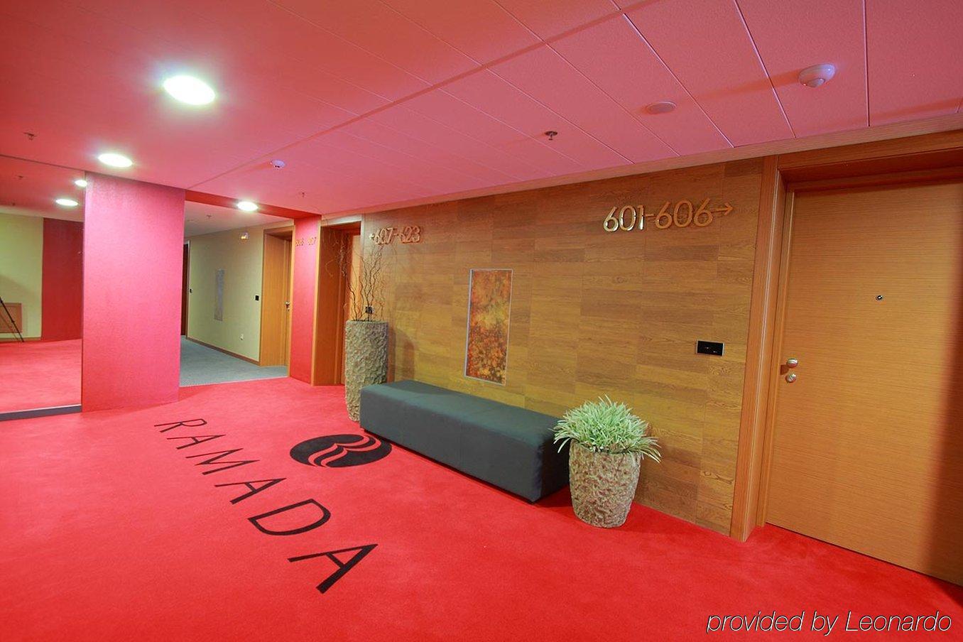 Hotel Ramada By Wyndham Oradea Interior foto