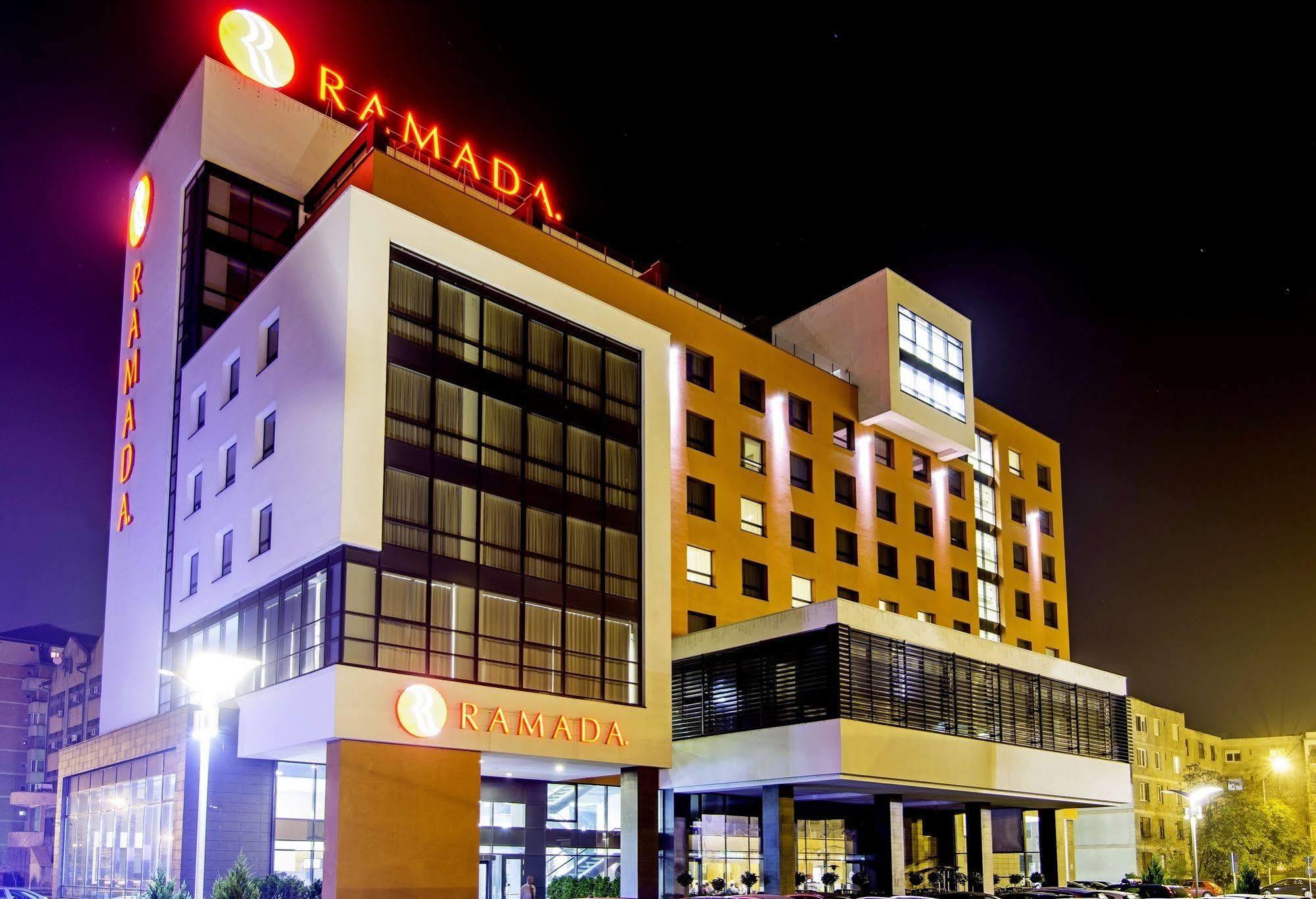 Hotel Ramada By Wyndham Oradea Exterior foto